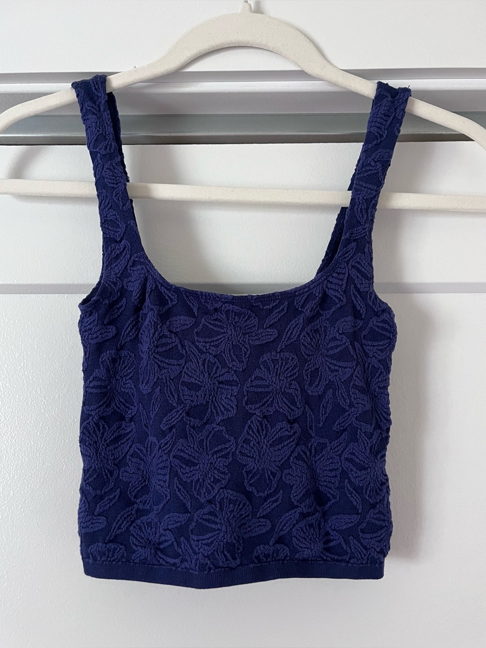 Anthropologie indigo tank raised floral print XS
